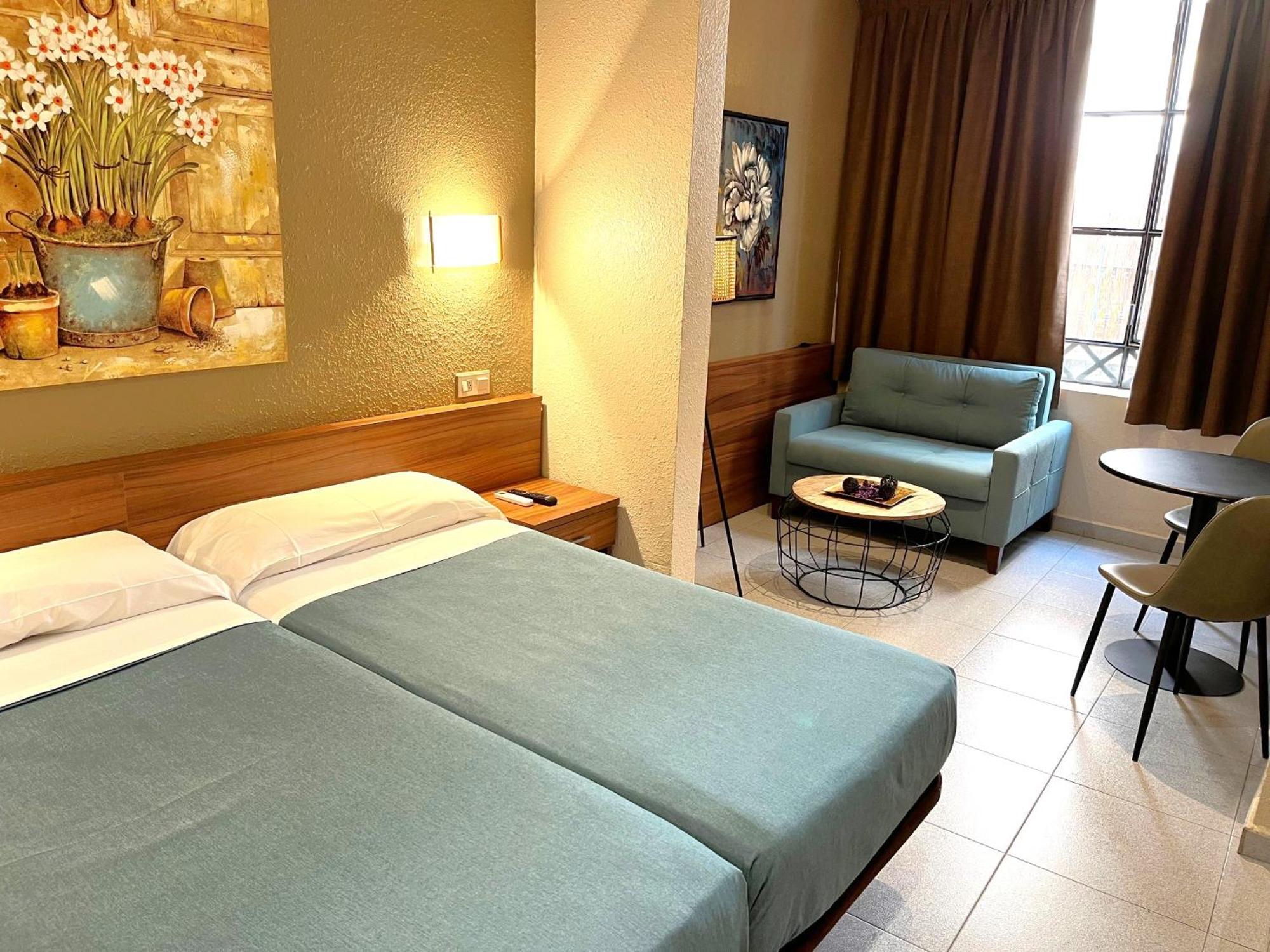 Hotel Aneto Barcelona Exterior photo
