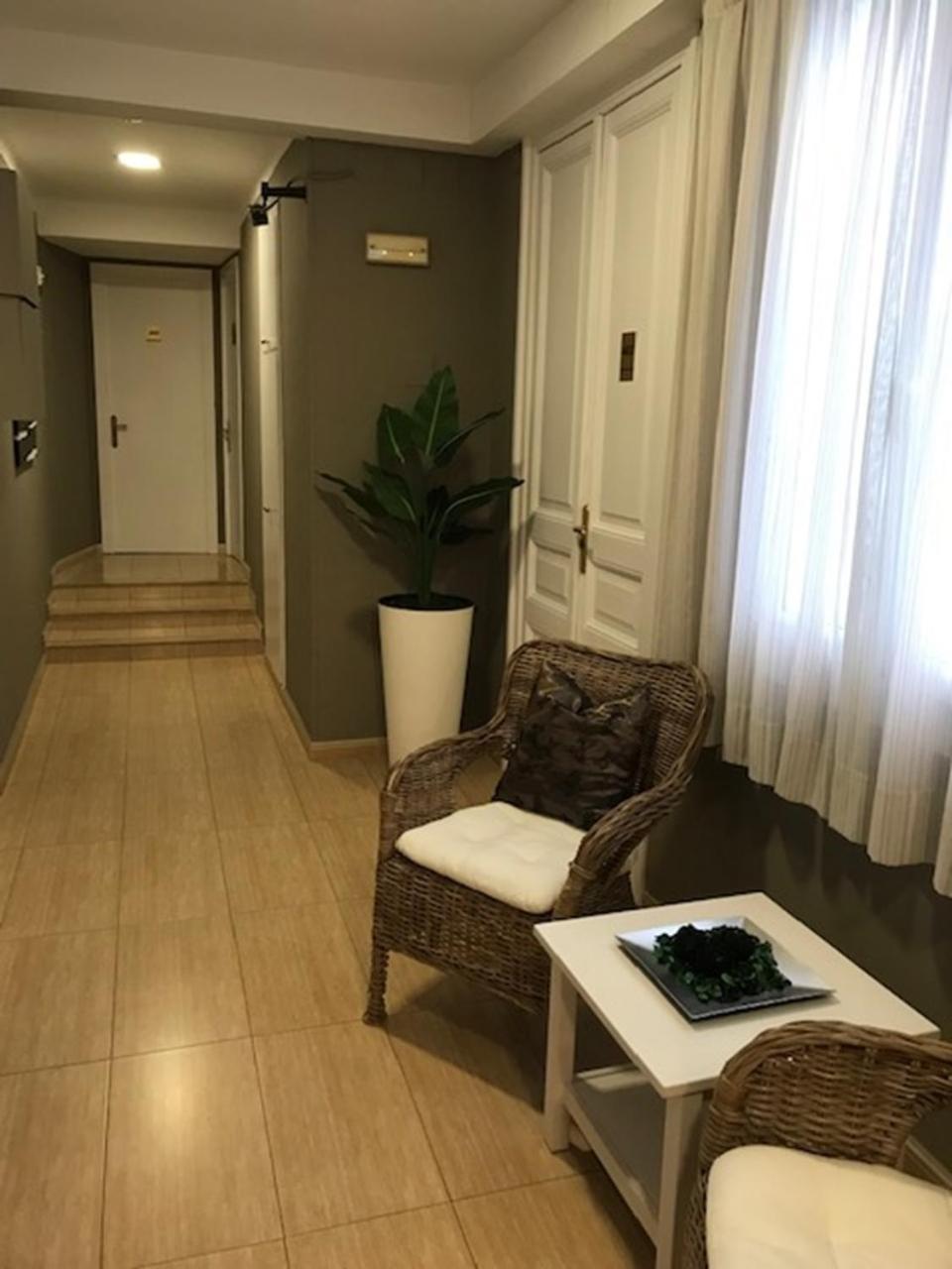 Hotel Aneto Barcelona Exterior photo