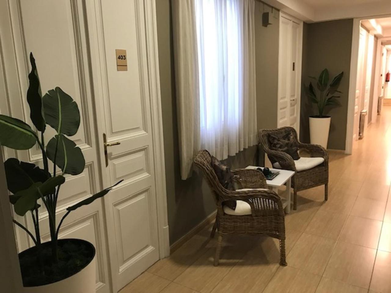 Hotel Aneto Barcelona Exterior photo
