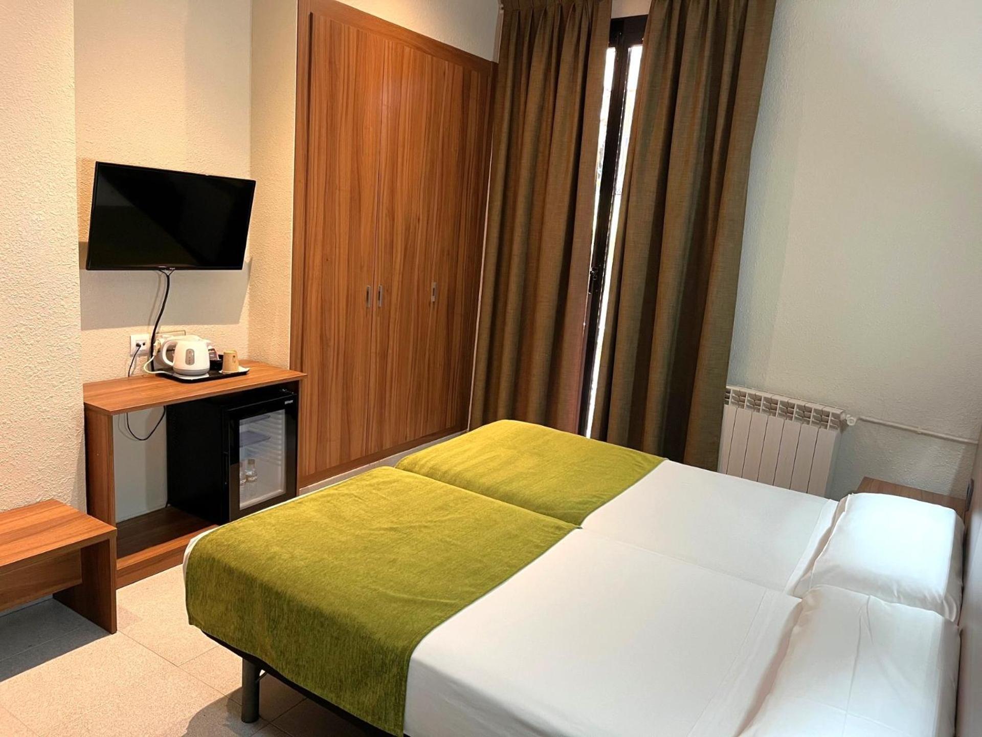 Hotel Aneto Barcelona Exterior photo