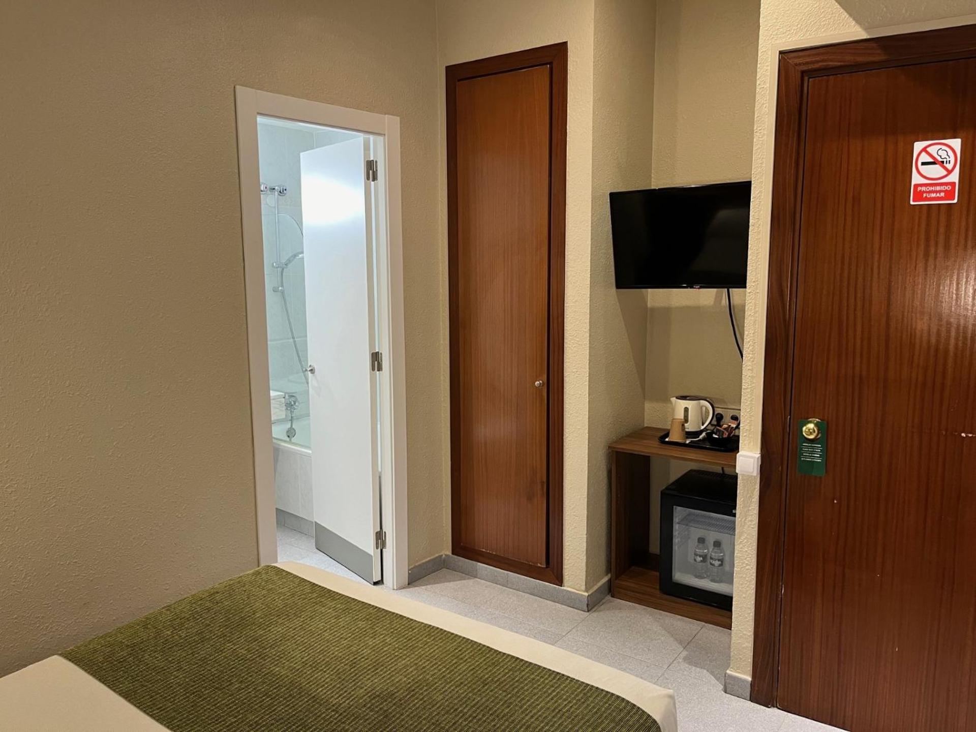 Hotel Aneto Barcelona Exterior photo